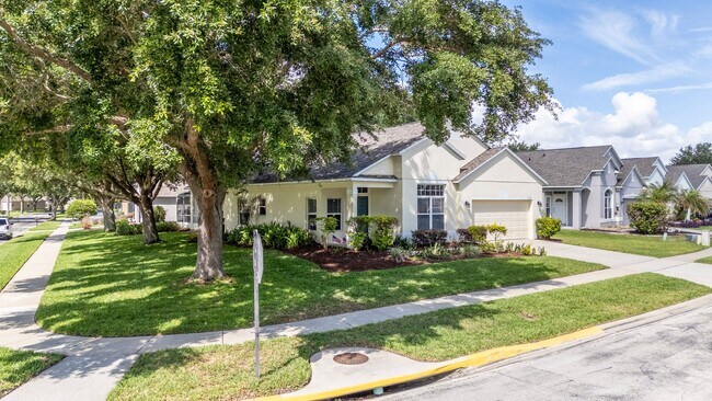 Foto del edificio - Beautiful 4 Bedroom on Large Corner Lot - LAKE NONA