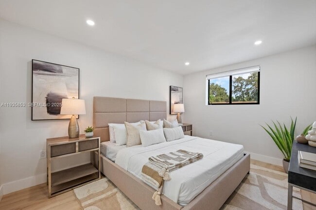 Foto del edificio - 2442 NW 170th St