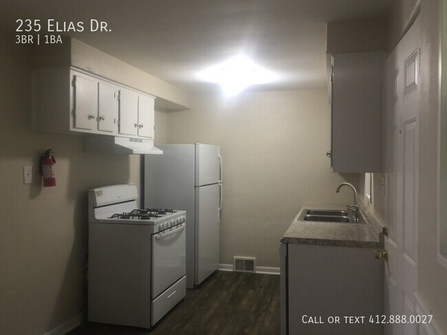 Building Photo - Penn Hills Three Bedroom