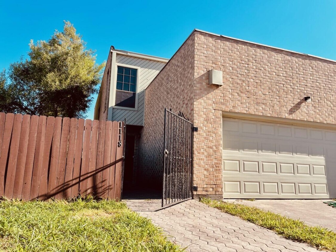 1118 Quamasia Ave, McAllen, TX 78504 Townhome Rentals in McAllen TX