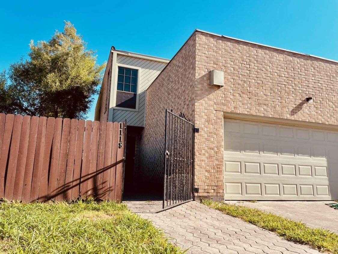 1118 Quamasia Ave, McAllen, TX 78504 Townhome Rentals in McAllen TX