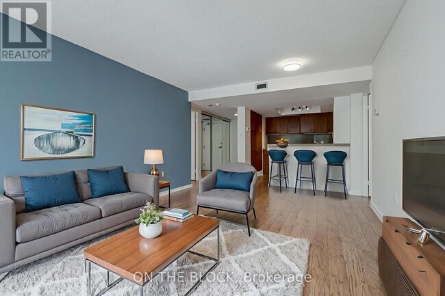 Photo du bâtiment - 701 King St W