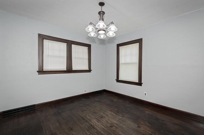 Building Photo - 318 W Crawford Ave