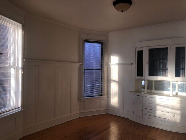 Building Photo - 3728 N Bosworth Ave