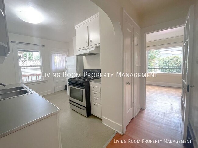 Foto del edificio - Spacious Buckman Duplex With An Attached G...