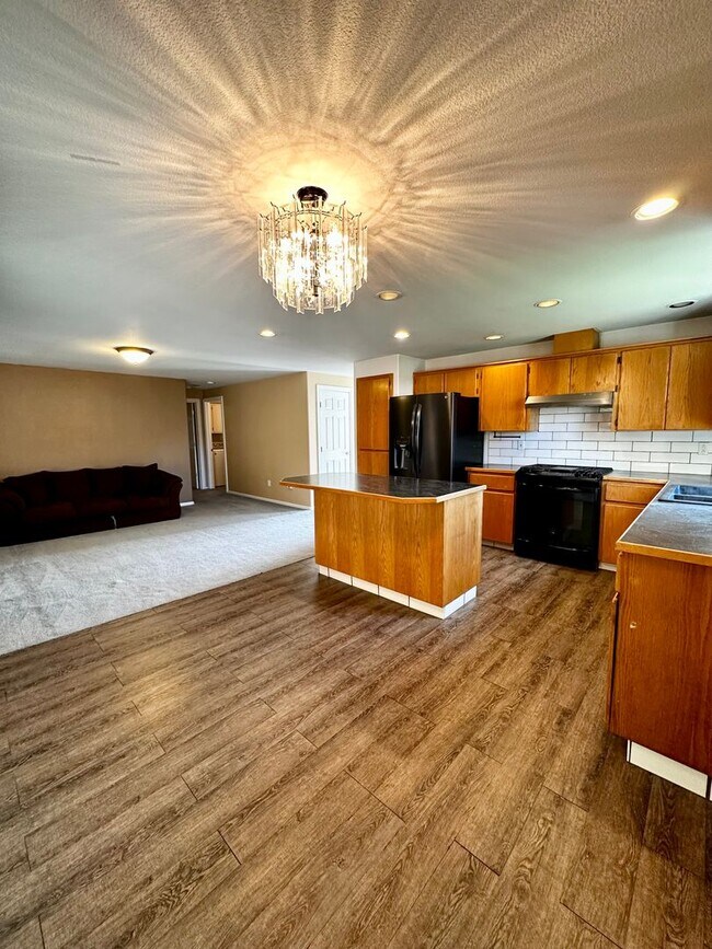 Foto del edificio - Gorgeous 4 Bedroom 2.5 Bath Single Family Home On Private Cul-Du-Sac