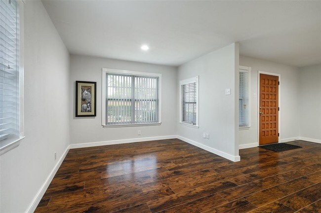 Foto del edificio - 9221 Plano Rd
