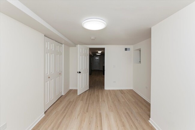 Foto del edificio - 5639 N Artesian Ave