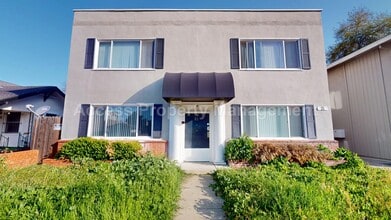 Building Photo - 21 E Walnut St