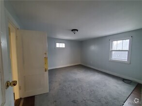 Building Photo - 367 Warwick Ave