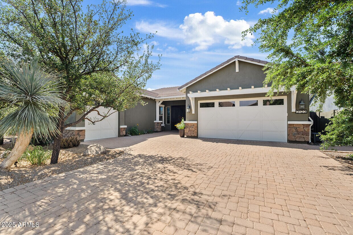 Foto principal - 3123 E Cat Balue Dr