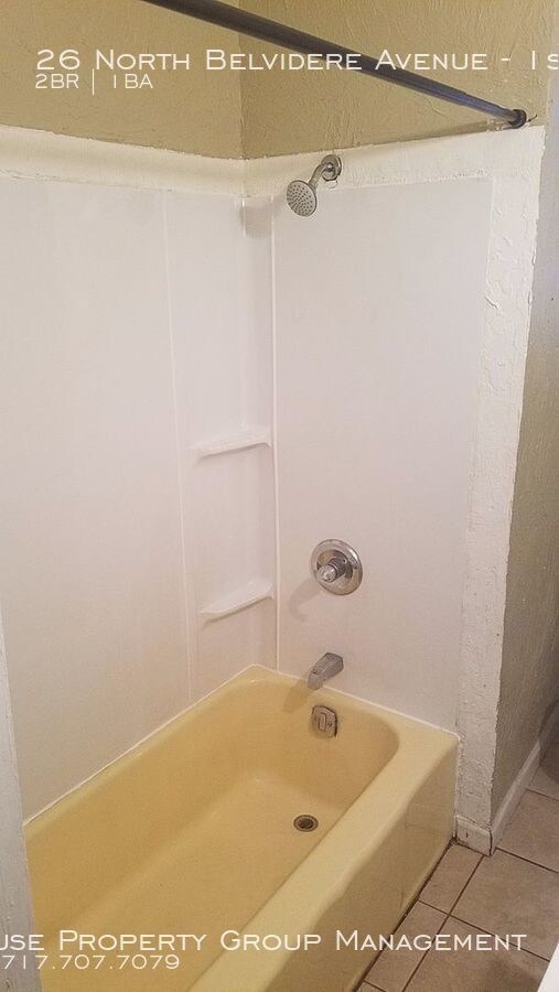 Building Photo - Nice 2 Bedroom 1 Bath 1st Floor Apartment