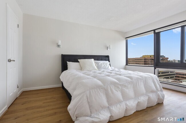 Foto del edificio - 127 Greyrock Pl