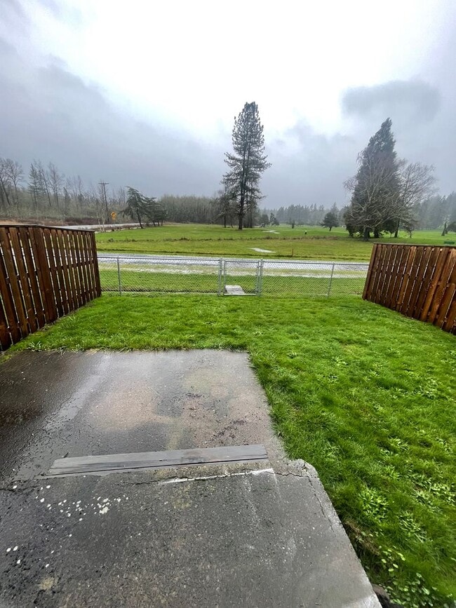 Foto del edificio - Large 2 Bedroom over looking the Golf Course!