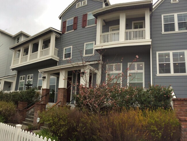 Foto del edificio - 2110 Northshore Dr