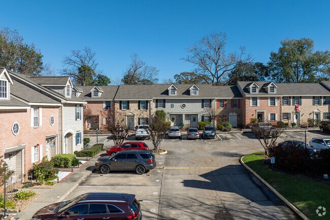 Vista del edificio - The Townhomes at Pinehollow