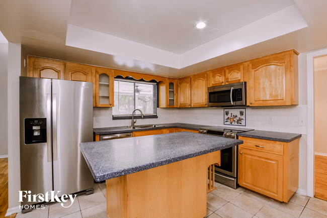 Building Photo - 111 Slade Dr