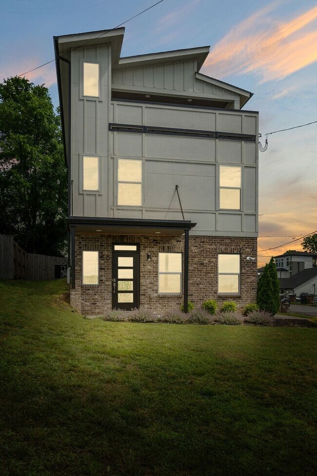 Foto del edificio - Charlotte Park Home