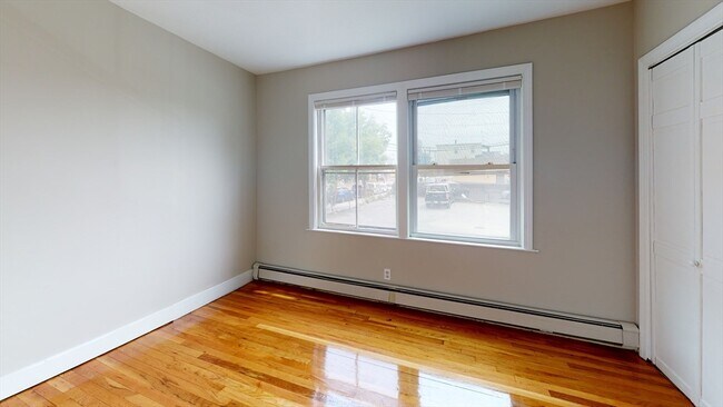 Foto del edificio - 280 McGrath Hwy