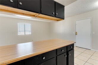 Building Photo - 805 Palo Verde Dr