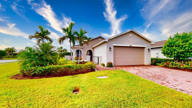 Building Photo - 9472 SW Royal Poinciana Dr