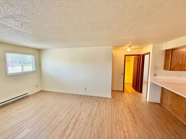 Building Photo - Cozy 2 Bed/1 Bath Apartment in North Lovel...