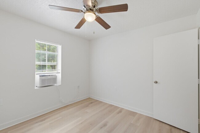 Foto del edificio - 1824 Grayson St