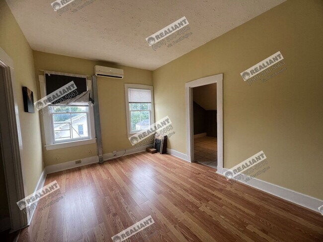 Foto del edificio - 716 Lewis St