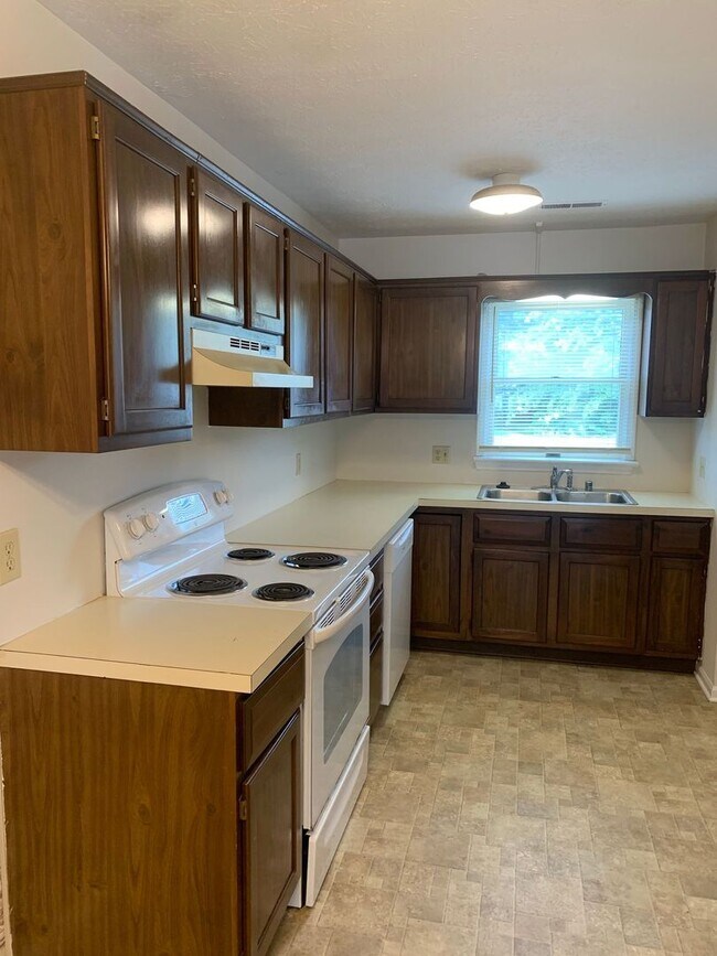 Photo - Townhome with new carpet for rent in the m...