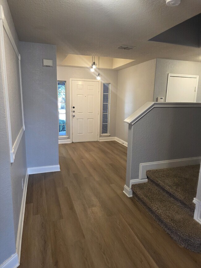 Building Photo - 7119 Capricorn Way