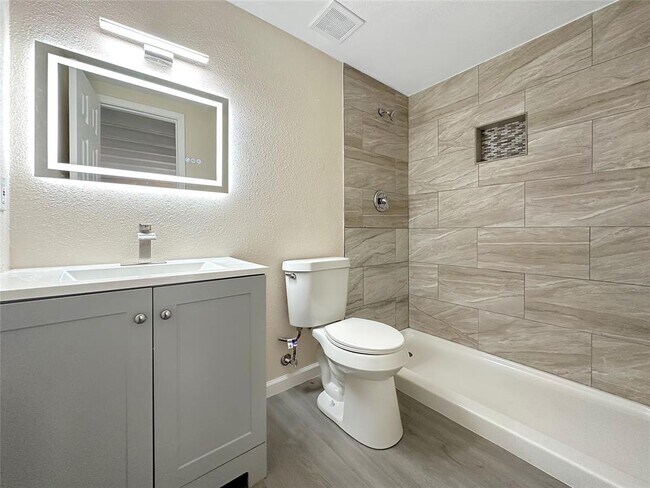 Foto del edificio - 5920 Lago Vista Way