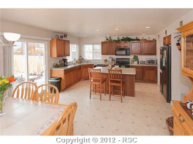 Foto del edificio - Great two story home in a nice quiet neighborhood