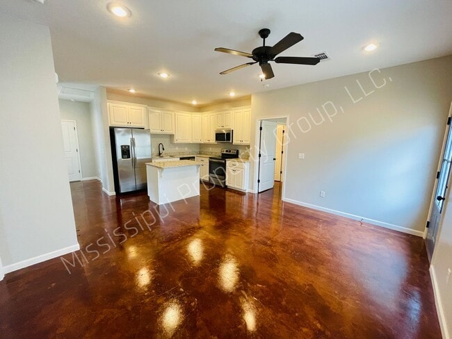 Building Photo - 3BR/3BA For Rent