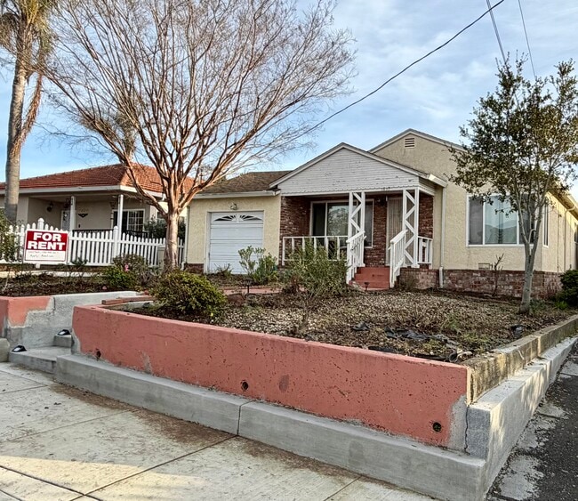 Photo - 1837 D St House