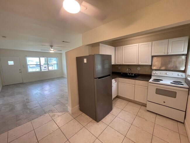 Building Photo - 2194 Ponce de Leon Cir