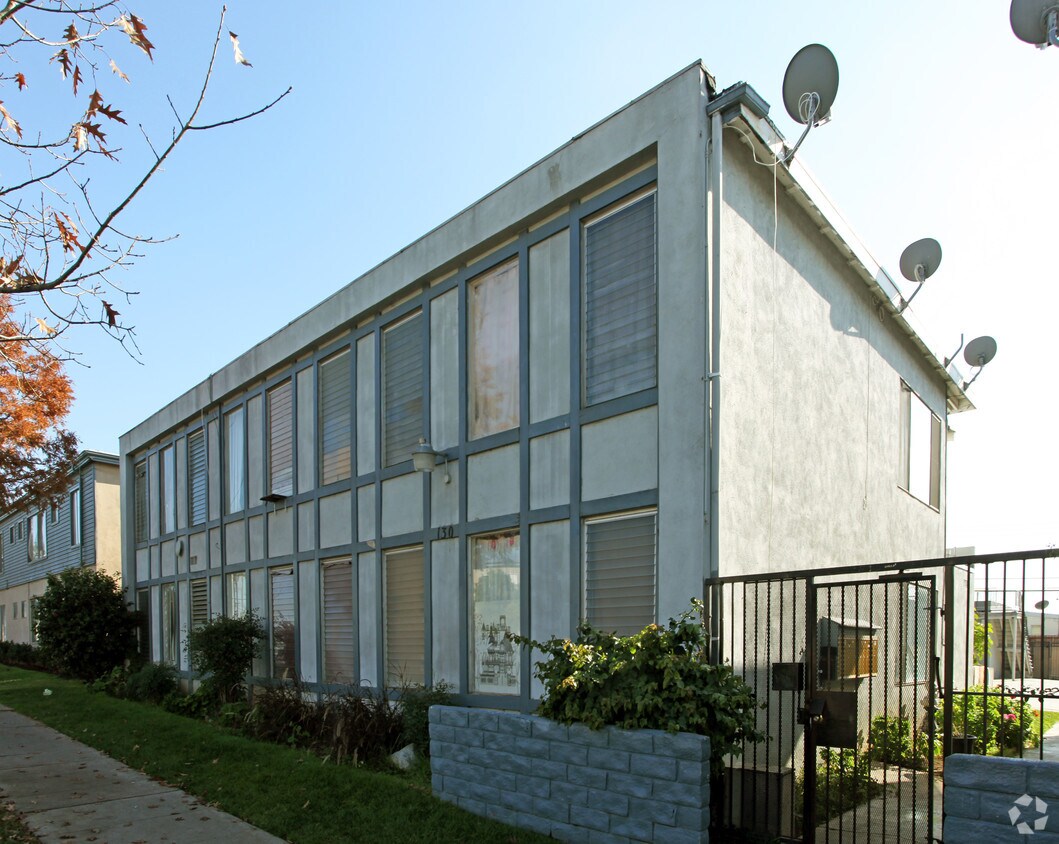 Primary Photo - 130 W Wilson Ave