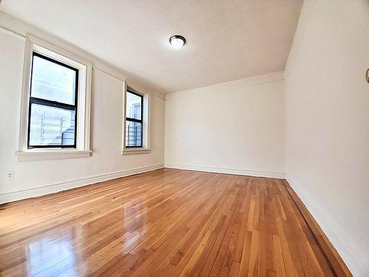 Foto principal - 3 bedroom in BRONX NY 10463