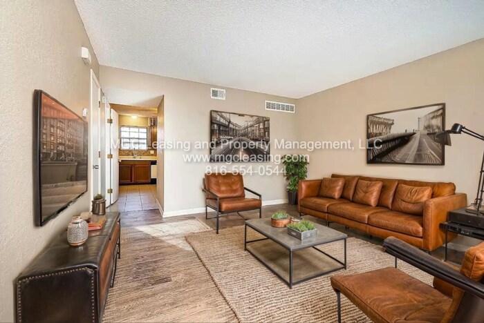 Foto principal - Spacious Townhome Living in the Heart of B...