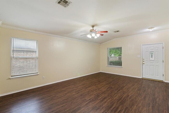 Building Photo - 113 San Jacinto Dr