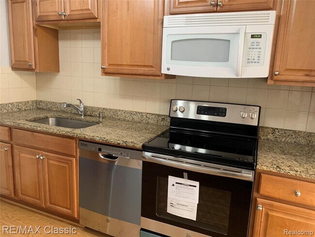 Building Photo - 1755 Brentwood Dr