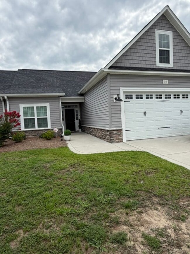 Building Photo - 311 Oak Pointe Cir E