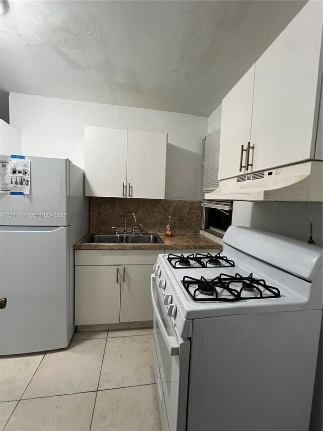 Foto del edificio - 413 NW 33rd St