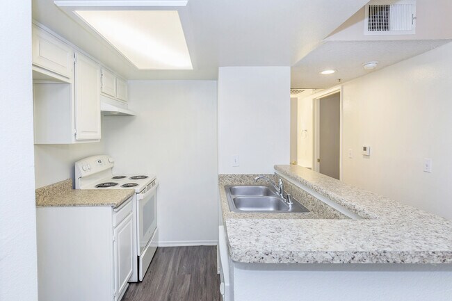 Foto del edificio - New Horizon Village Senior Apartment Homes