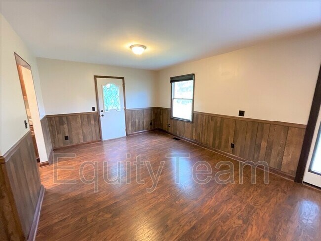 Building Photo - 11231 Lincolnshire Dr