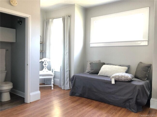 Foto del edificio - 823 Central Ave