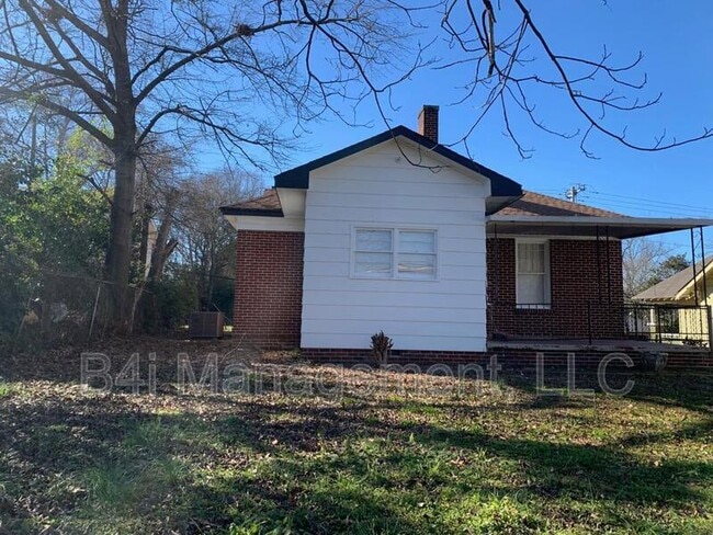 Building Photo - 409 Whitesville Rd