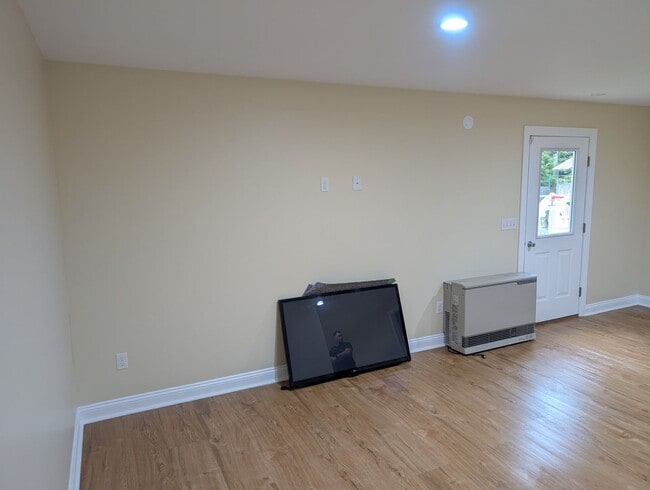 Building Photo - Gorgeous One+ bedroom in Brunswick