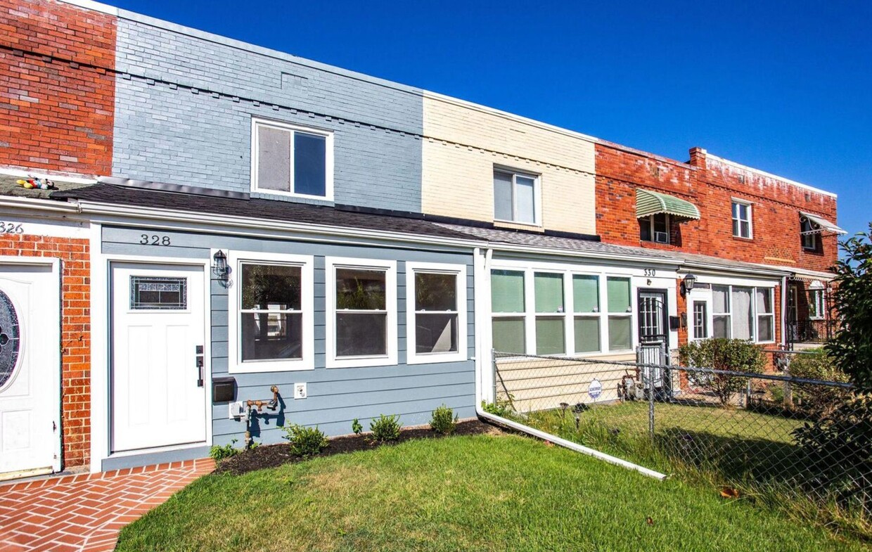 Foto principal - 328 36th St NE