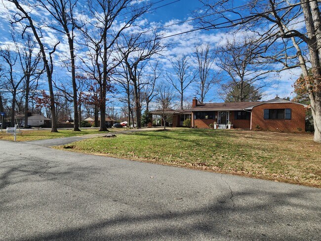 Foto del edificio - 6728 Greenleaf St