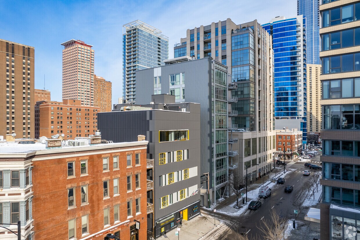 Building Photo - 156 W Superior St